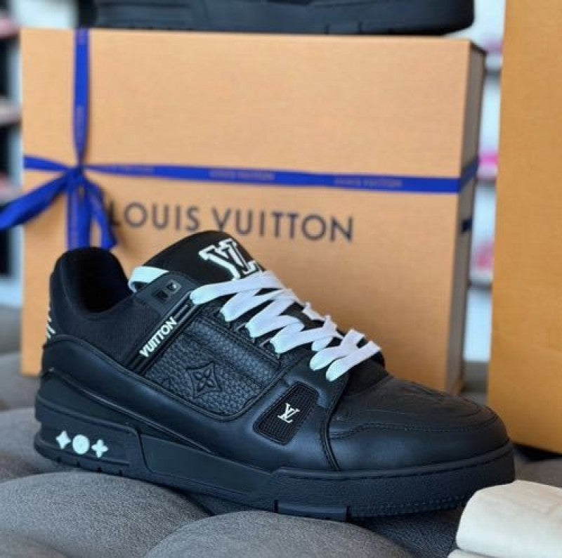 Louiss vuitton trainer all black