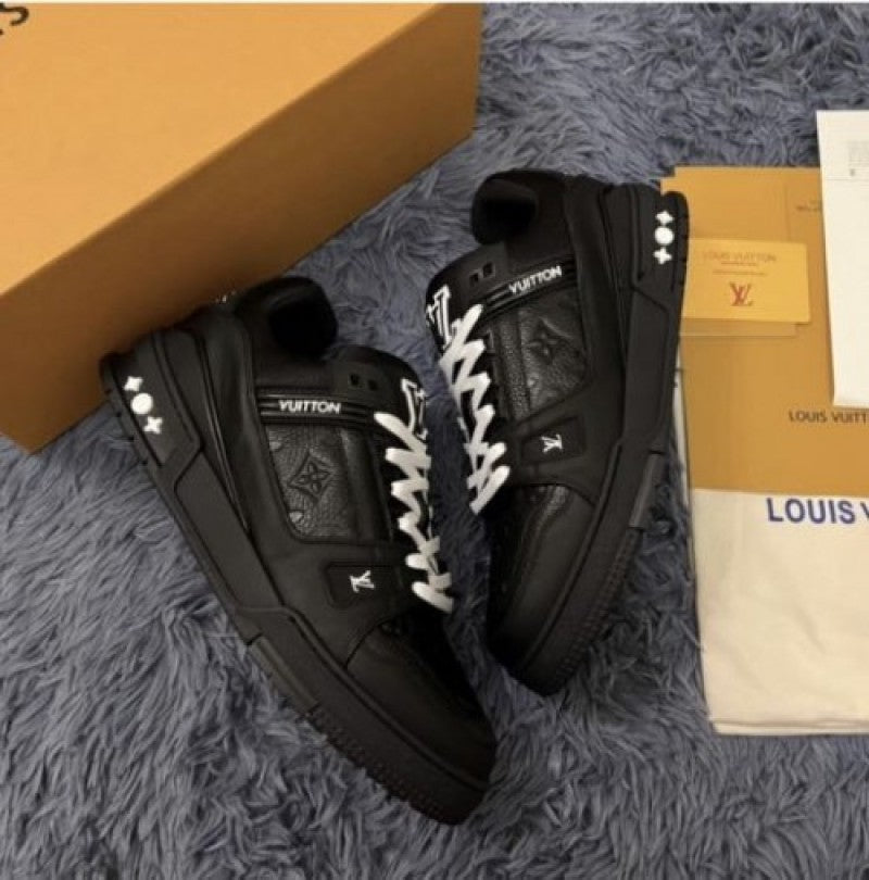 Louiss vuitton trainer all black