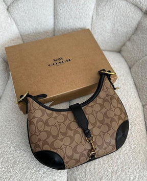 Coach  hamptons  hobo  bag  with  og  box(apricot  black)