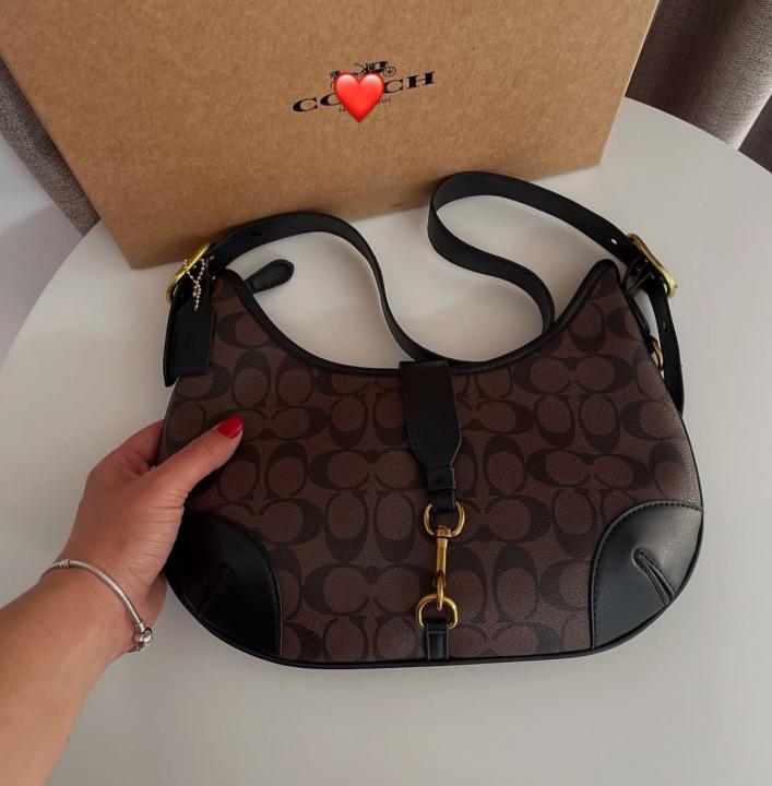 Coach  hamptons  hobo  bag  with  og  box(coffe)