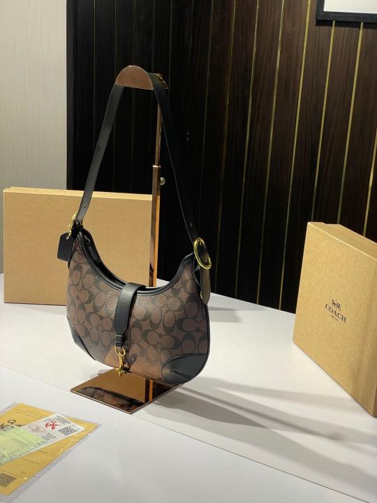 Coach  hamptons  hobo  bag  with  og  box(coffe)