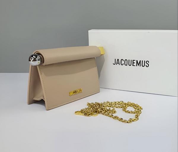 JACQUEMUS La Petite Pochette Rond Clutch Bag in Leather with box 465