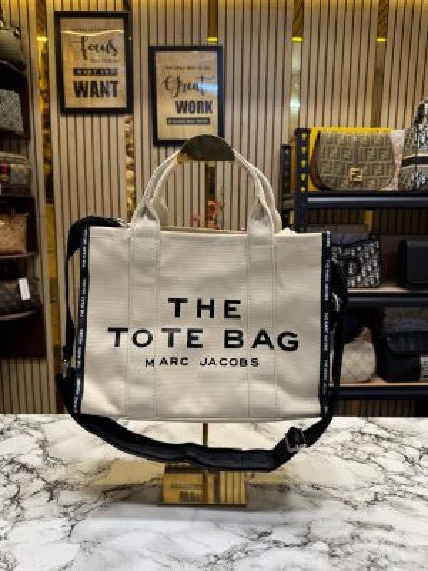 Marc Jacobs The Tote Bag With Dust Bag (Beige)