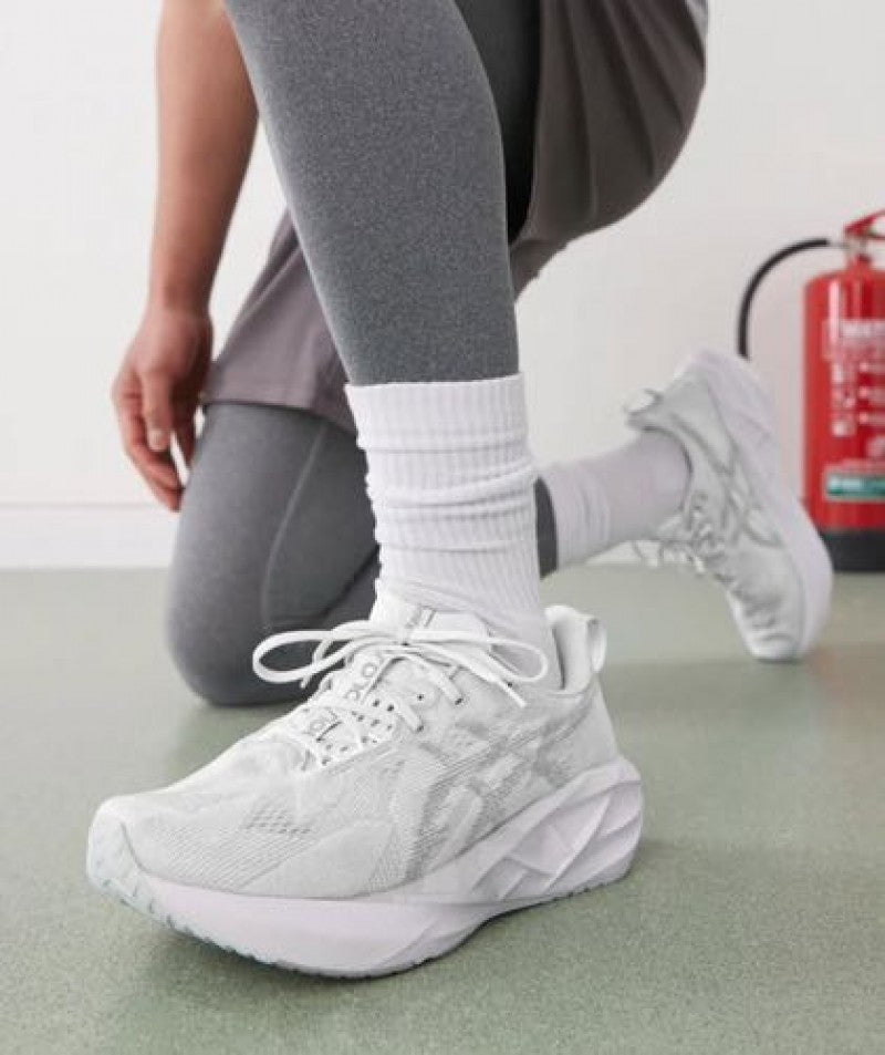 Asicss Novablast 5 grey white