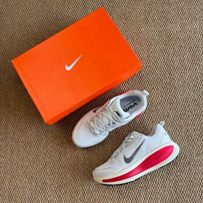 Nikee Zoom Vomero 18 Siren Red