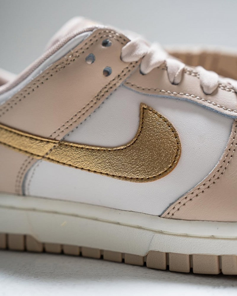 Nik ee Dunk Low Phantom Metallic Gold 107
