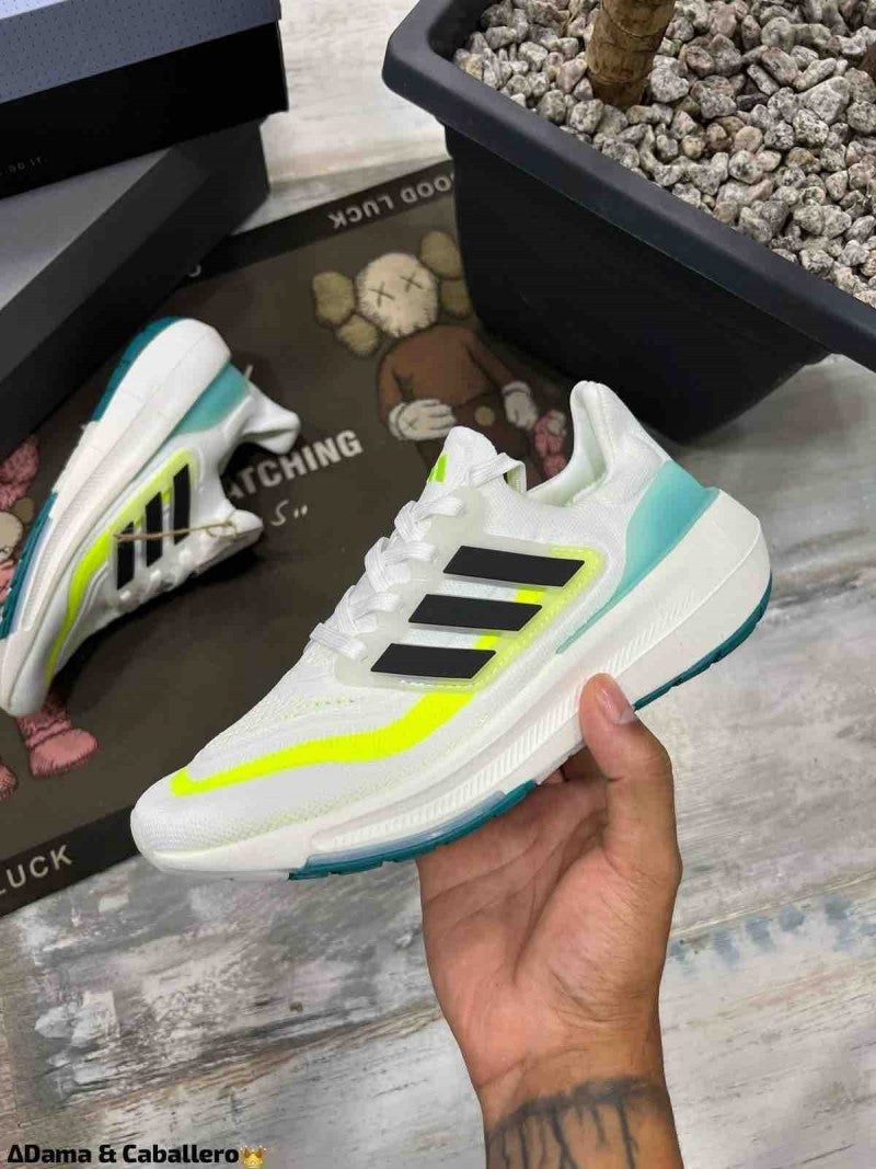 ADDIDAS ULTRA BOOST LIGHT RUNNING