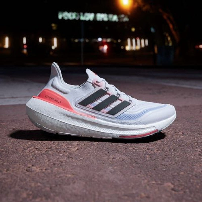 Adiddass Ultraboost Light neon Running
