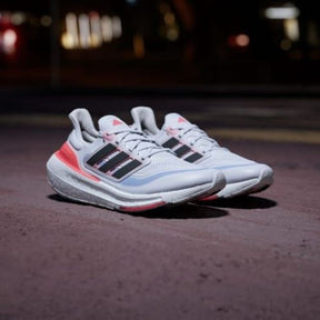 Adiddass Ultraboost Light neon Running