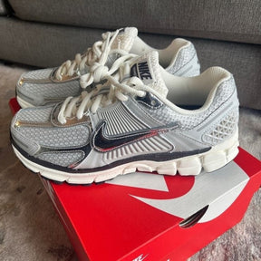 .nike vomero 5 mettalic black