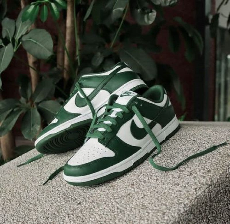 sb dunk low varsity green