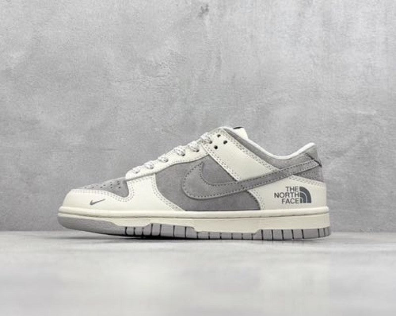 Nik ee SB Dunk Low X North Face 2025