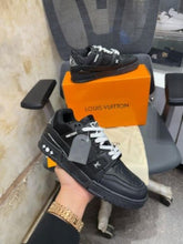 Louiss vuitton trainer all black
