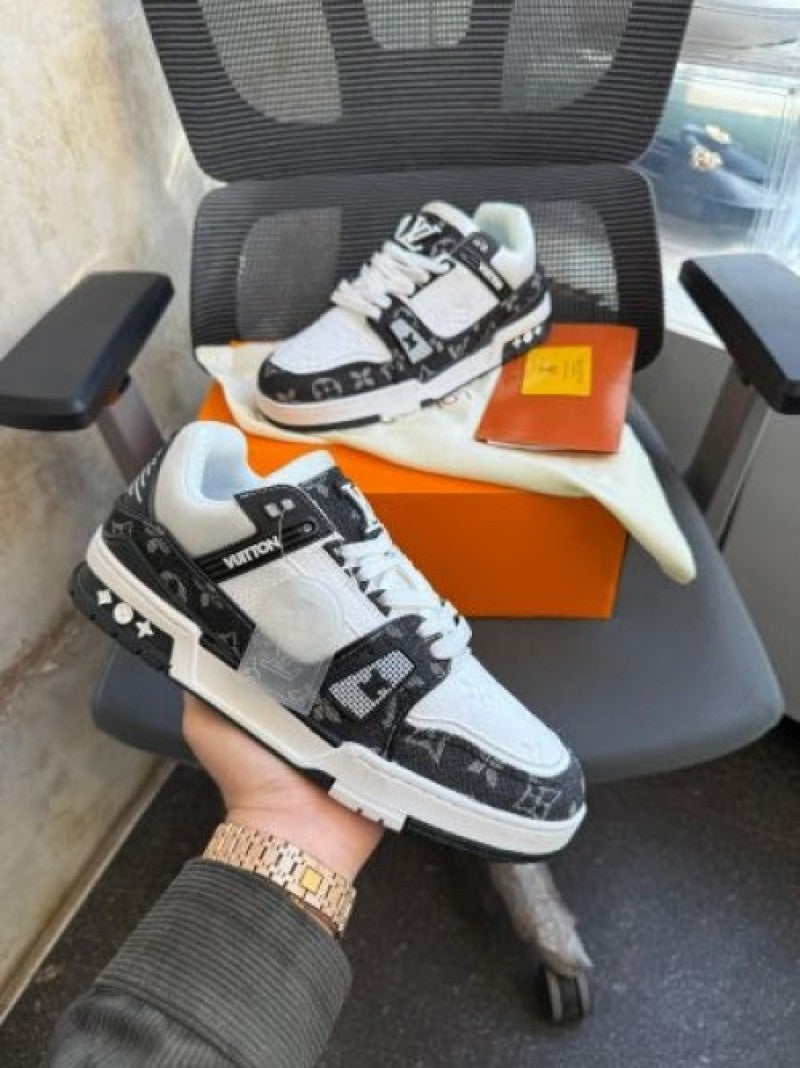 trainer black white