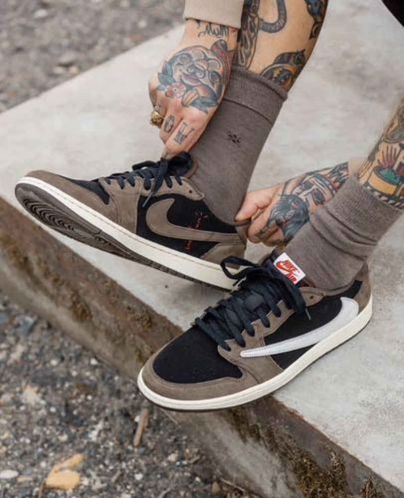 NIK.EE Air JORDAN 1 LOW X TRAVIS SCOTT DARK MOCHA SEMI UA