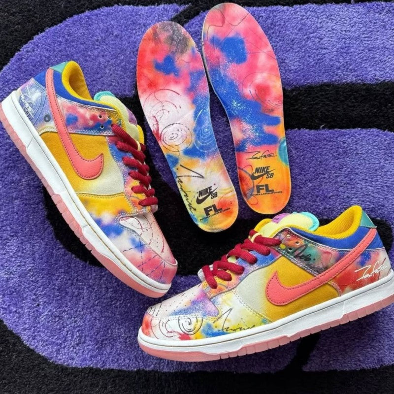 Nik.e SB Dunk Low Friends Family