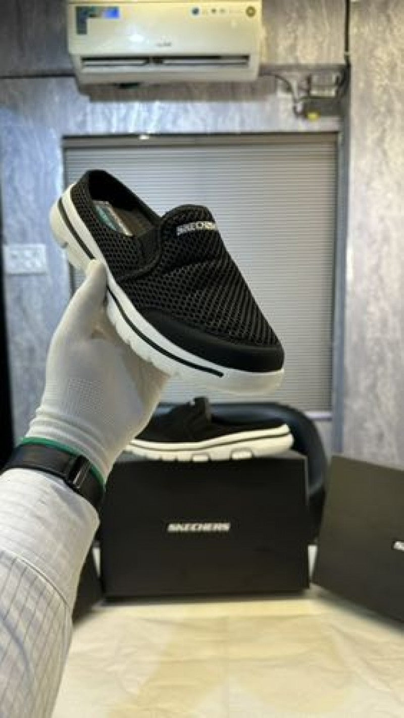 Skechers go clearance walk 5 black white mens
