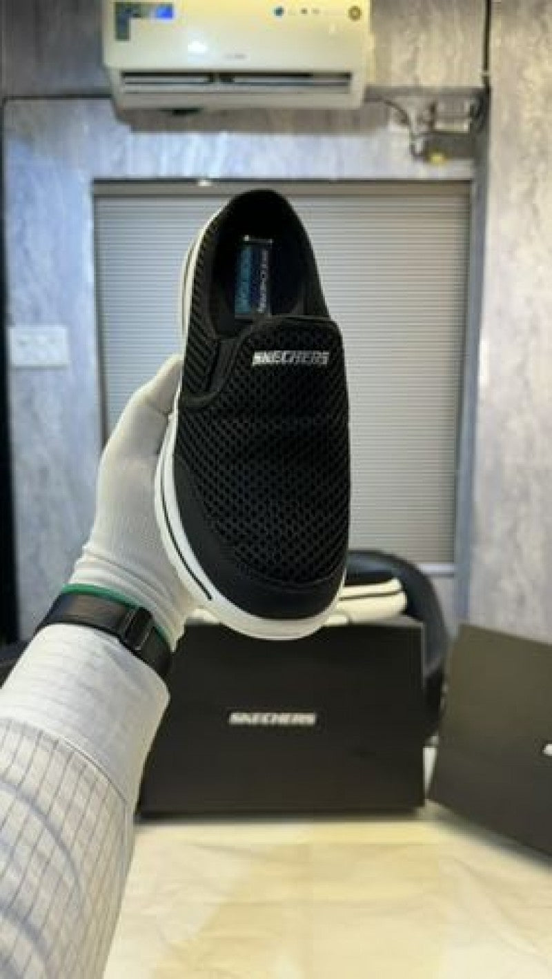 Skechers go clearance walk 5 black white mens