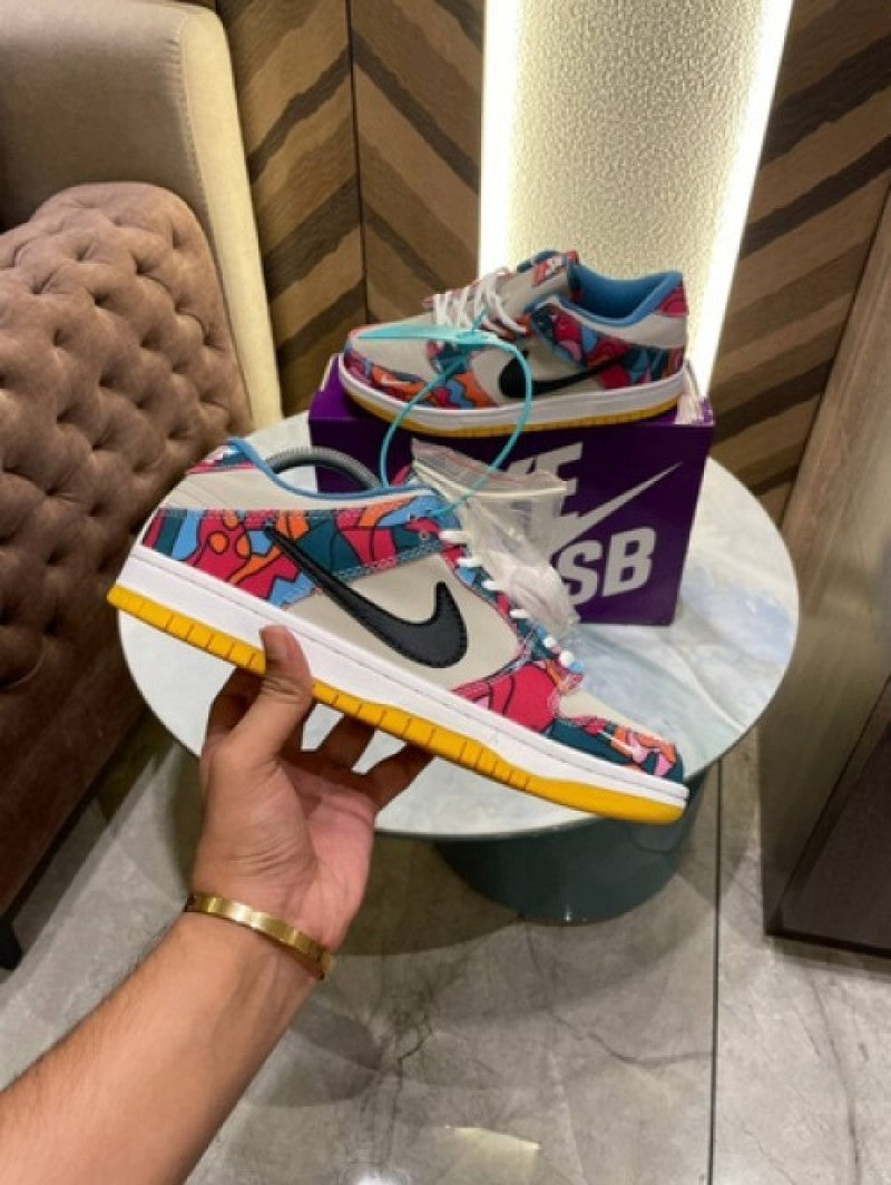 NIKEE SB DUNK PARRA