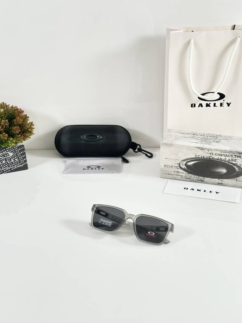 Oakley 3384 Grey
