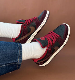 Nikee SB Dunk Low X "RIOT" #690