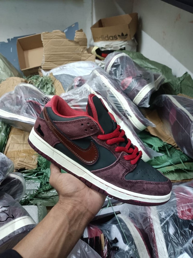 Nikee SB Dunk Low X "RIOT" #690