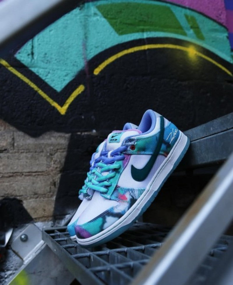 Nike SB Dunk Low Futura 692