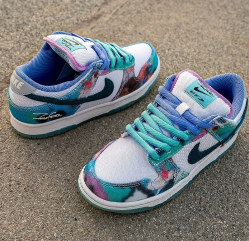 Nike SB Dunk Low Futura 692