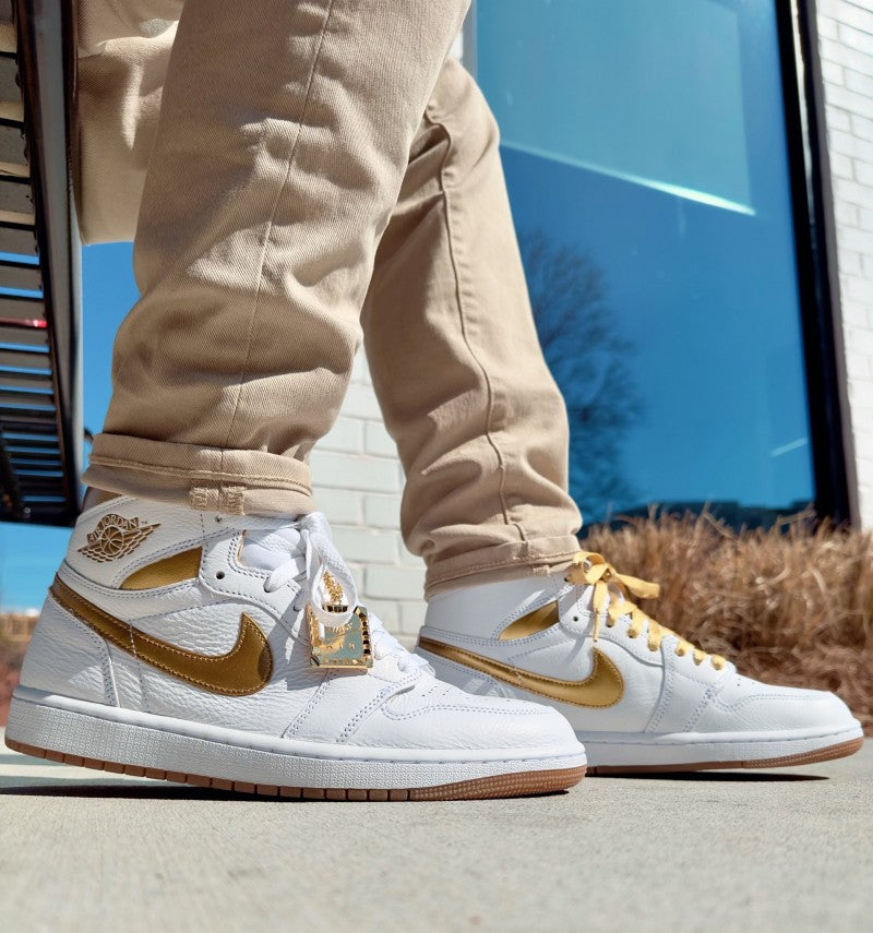 Nikee Air Jordan 1 Retro High OG Metallic Gold
