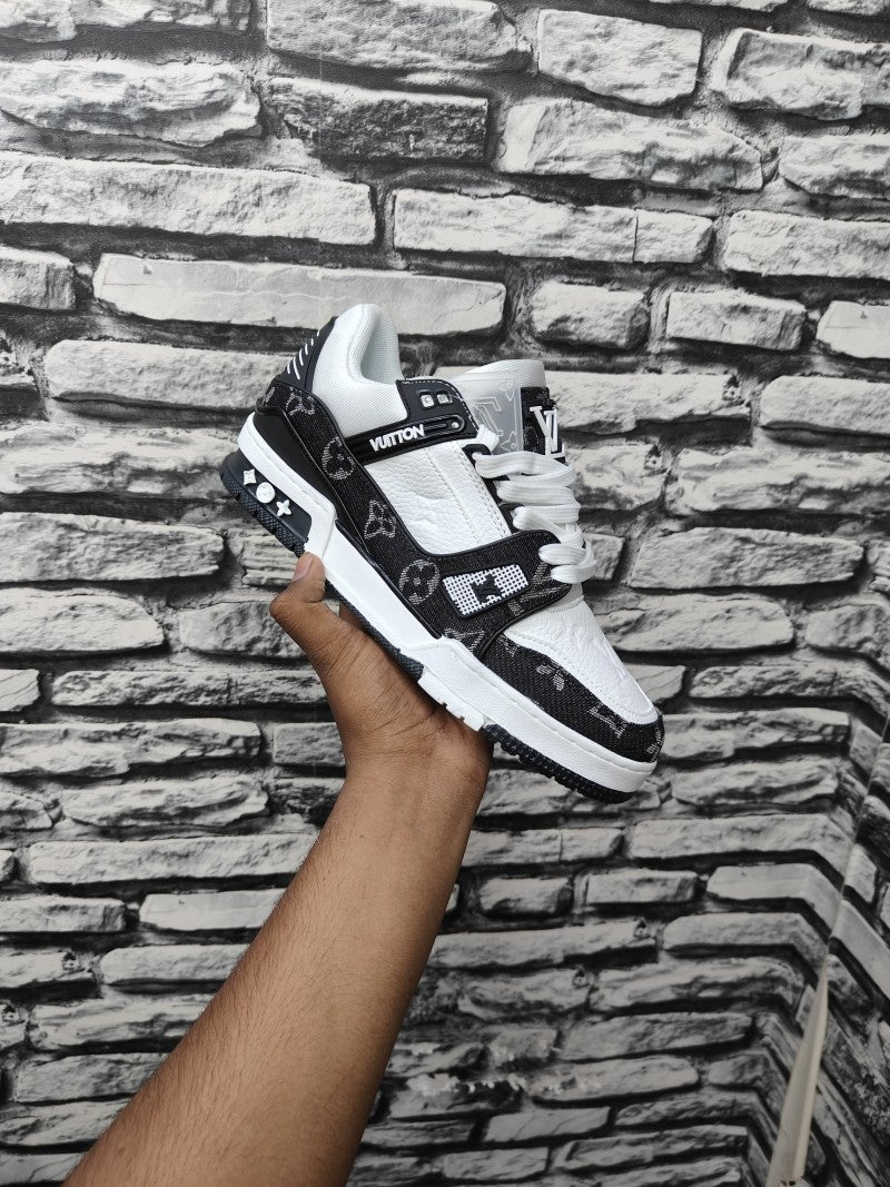 Loui s Vuitton LV Trainer White Black With Accessories 147