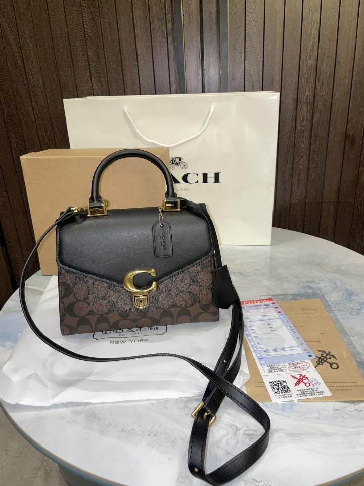 coac  h sammy 21 signature tophandle bag  Comes with Extra long sling And carry bag & box 475