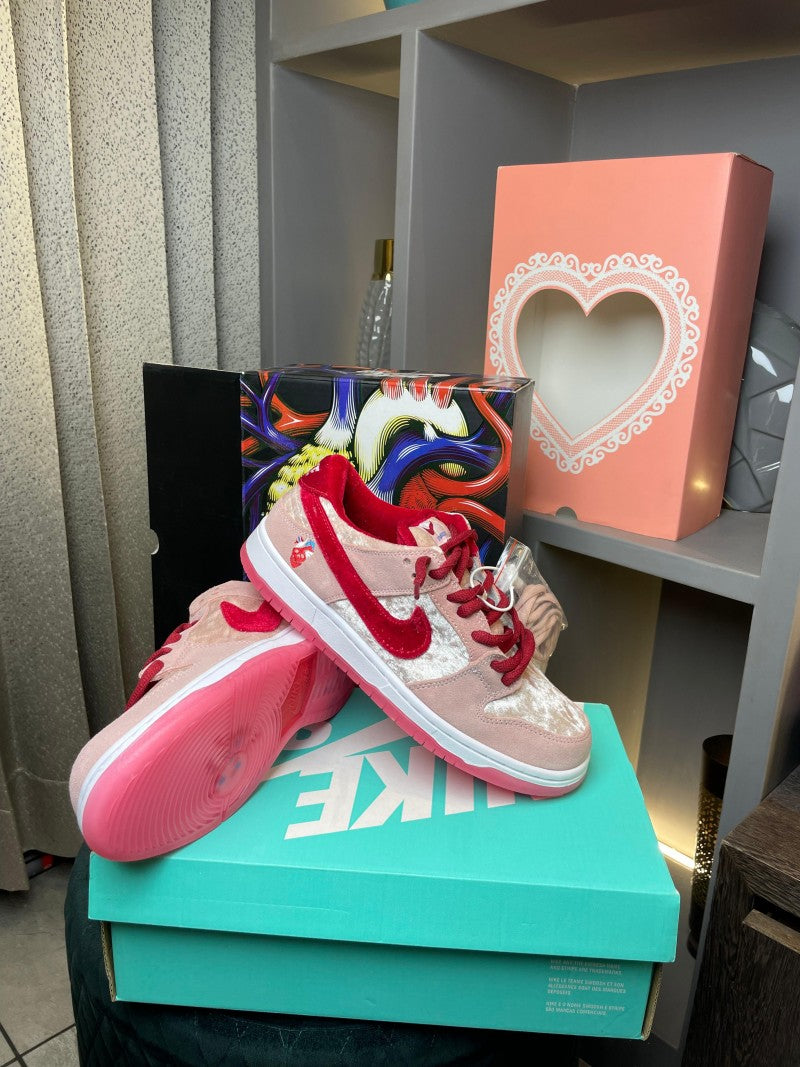 nikee sb dunk low strangelove semi ua with og box packaging and outer