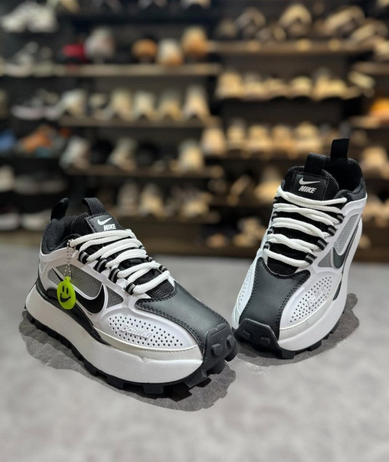 NIk e bailleli platform sneaker black white