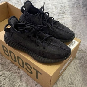 Adidass Yeezy 350 v2 onyx Semi UA With Full Accessories