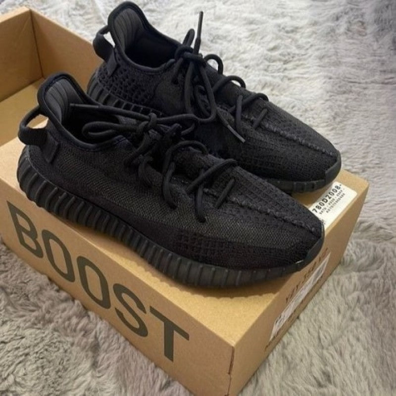 Adidass Yeezy 350 v2 onyx Semi UA With Full Accessories