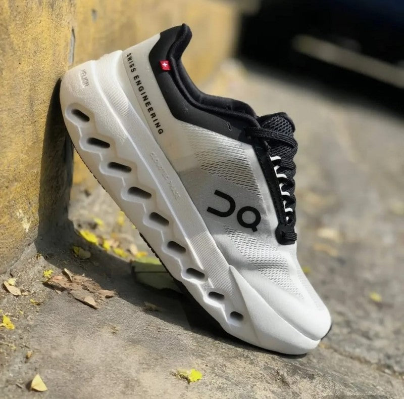 On Running Cloud Surfer Black White