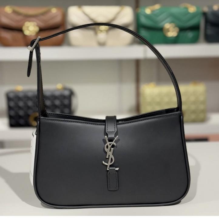 Ysl hobo bag with og box(903 black silver)