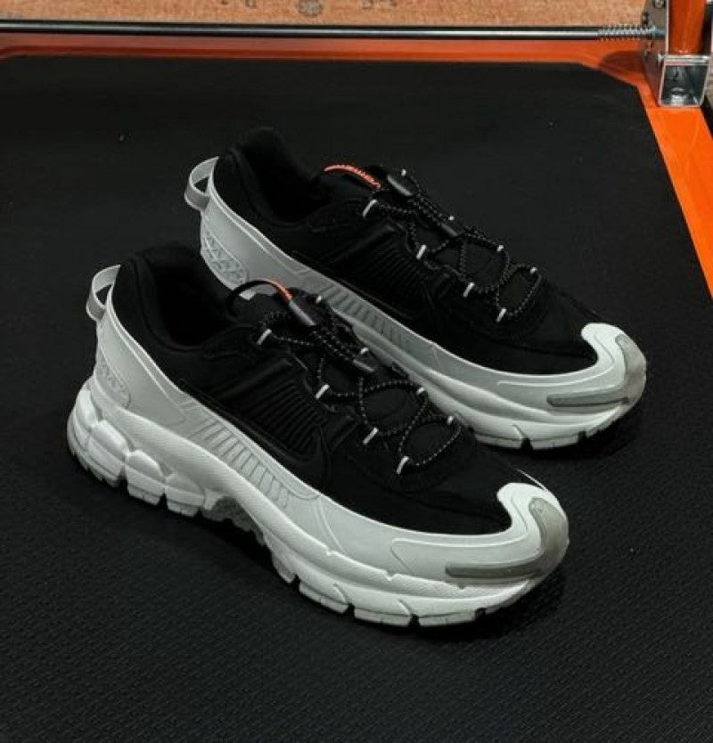 Nik e Zoom Vomero Roam