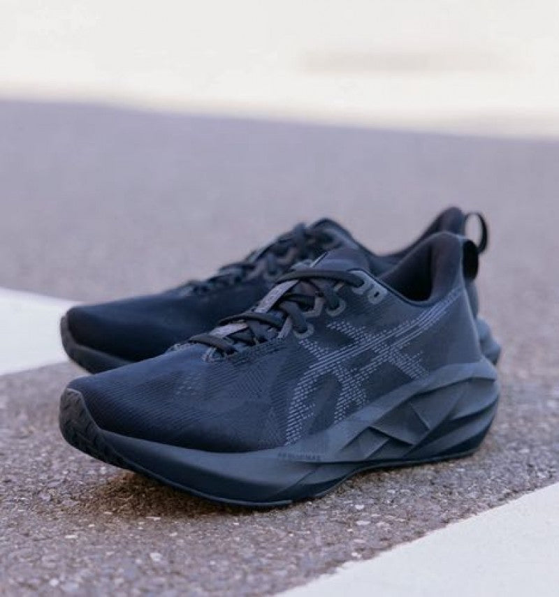 Asic s Novablast 5 black carrier Grey