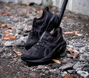 Asic s Novablast 5 black carrier Grey