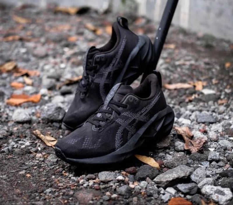 Asic s Novablast 5 black carrier Grey