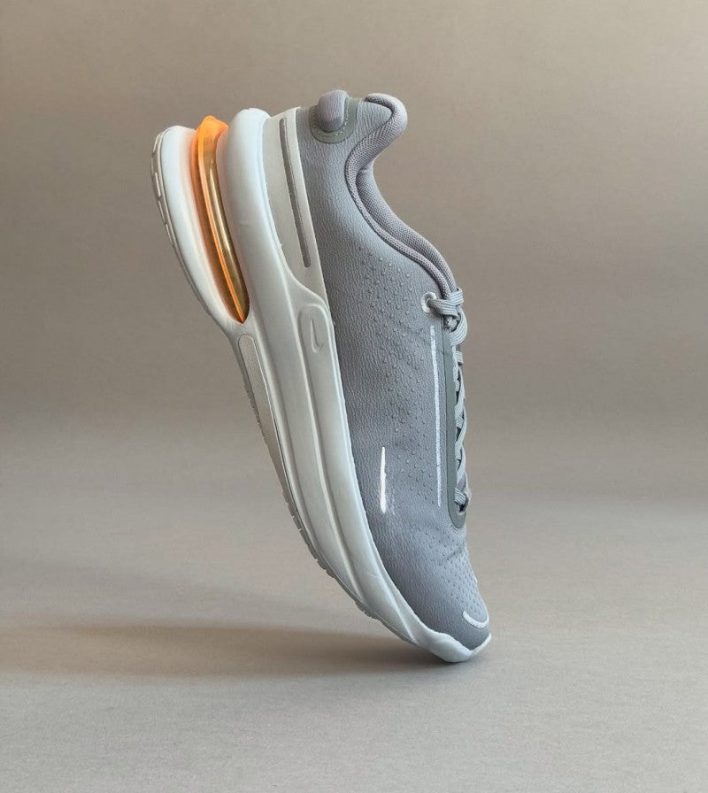 Nikee Air zoom upturn sc Grey