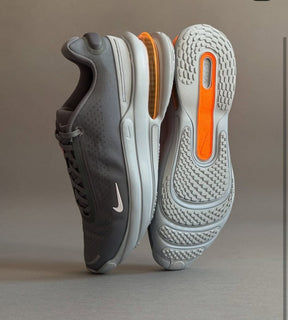 Nikee Air zoom upturn sc Grey