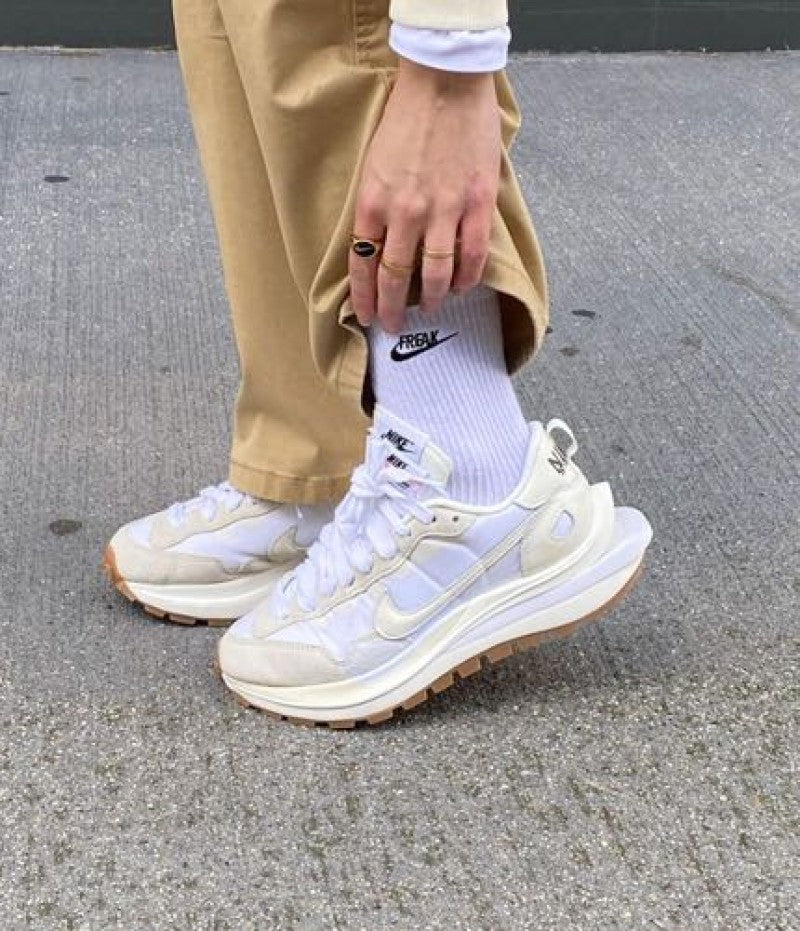 Nikee Sacai Vaporwaffle White Sail Gum