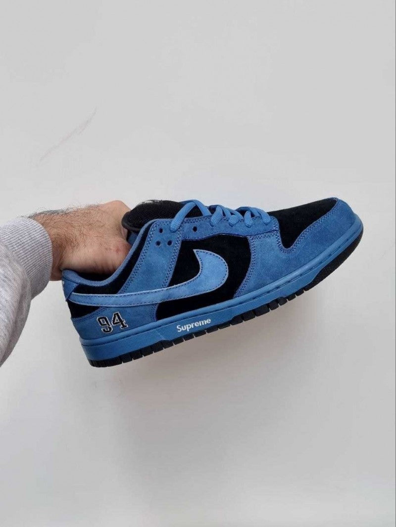 Nikee sb dunk x supreme low ocean fog