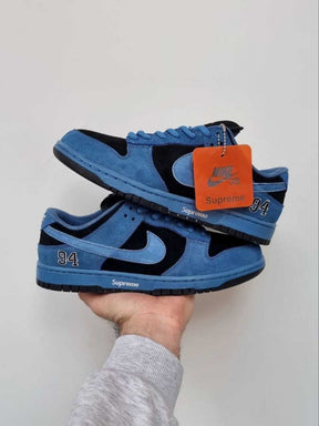 Nikee sb dunk x supreme low ocean fog