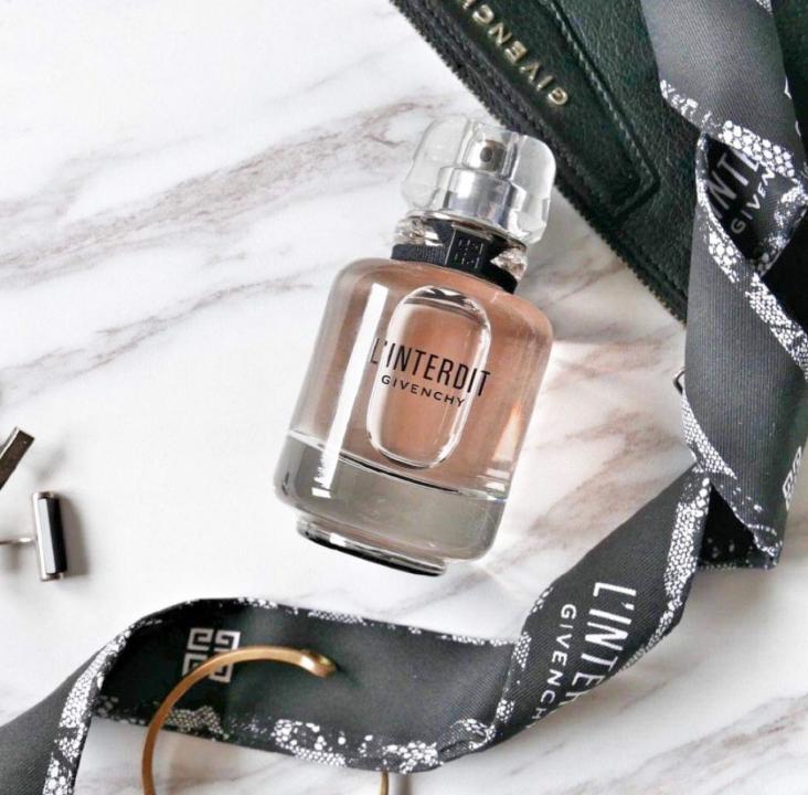 LINTERDIT GIVENCHY