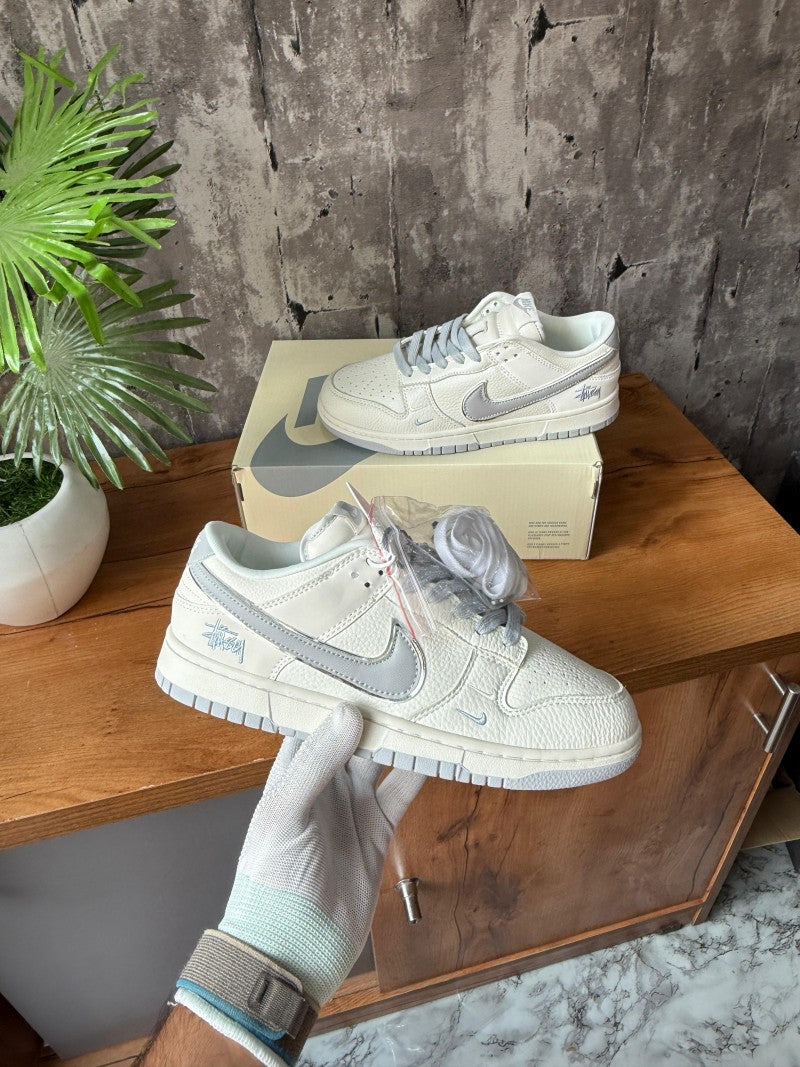 Nikkee Dunk Low SE Stussy White Grey