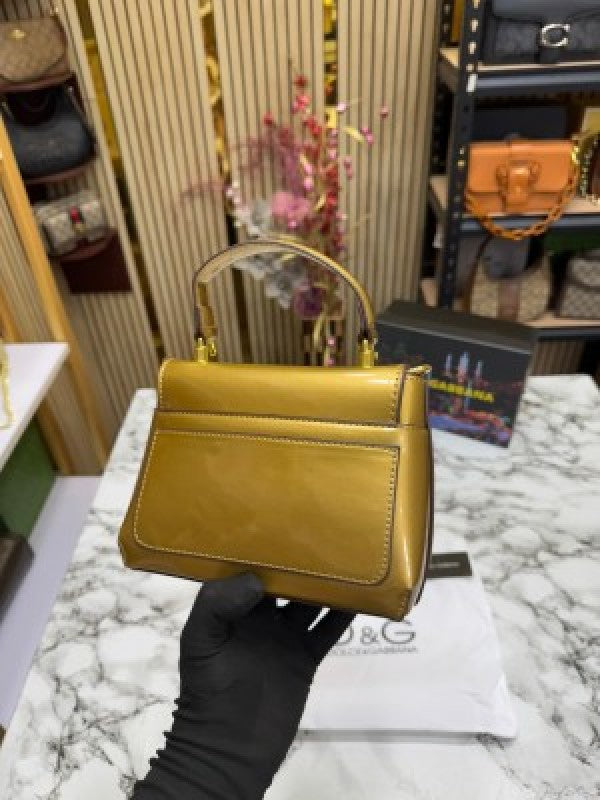 Dolce  &  Gabbana  lacquered  bag  mini  DG Logo  (Gold)