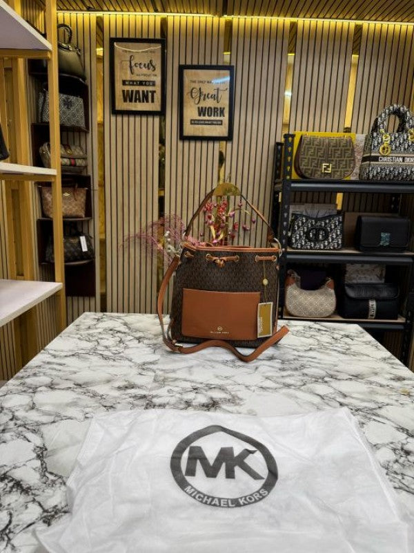 Michael  Kors Maeve Medium Bucket Bag With Dust Bag (Brown)